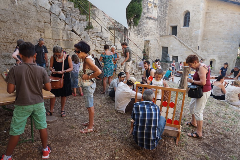 Special evening events: large wooden games